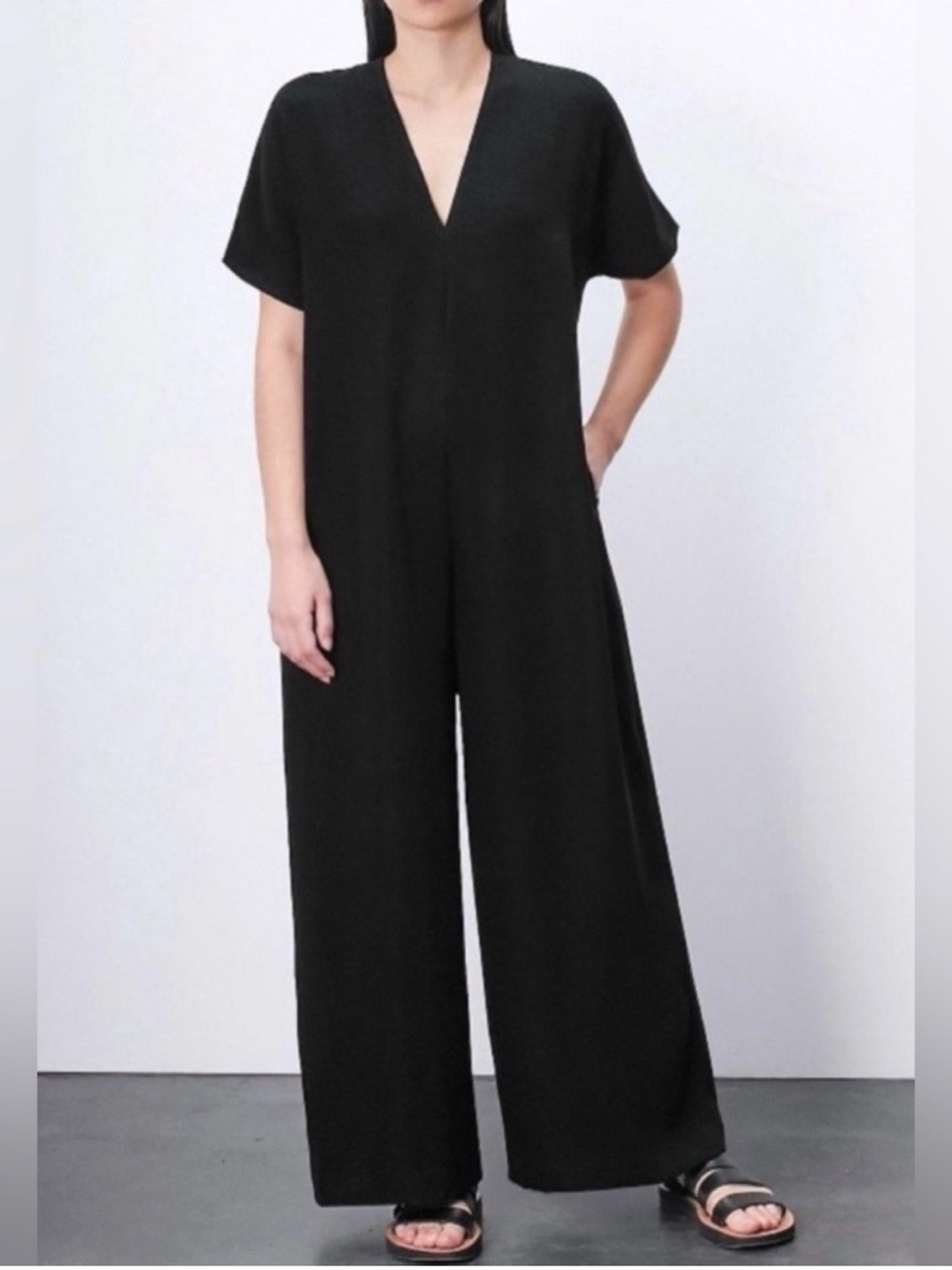Roucha Jome Black V-Neck Short Sleeve Wide-Leg Jumpsuit size B (Medium)
